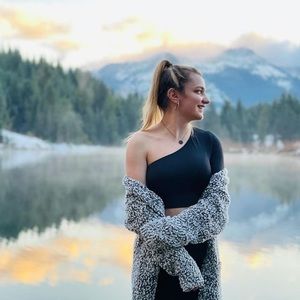 Meet your Posher, Elif